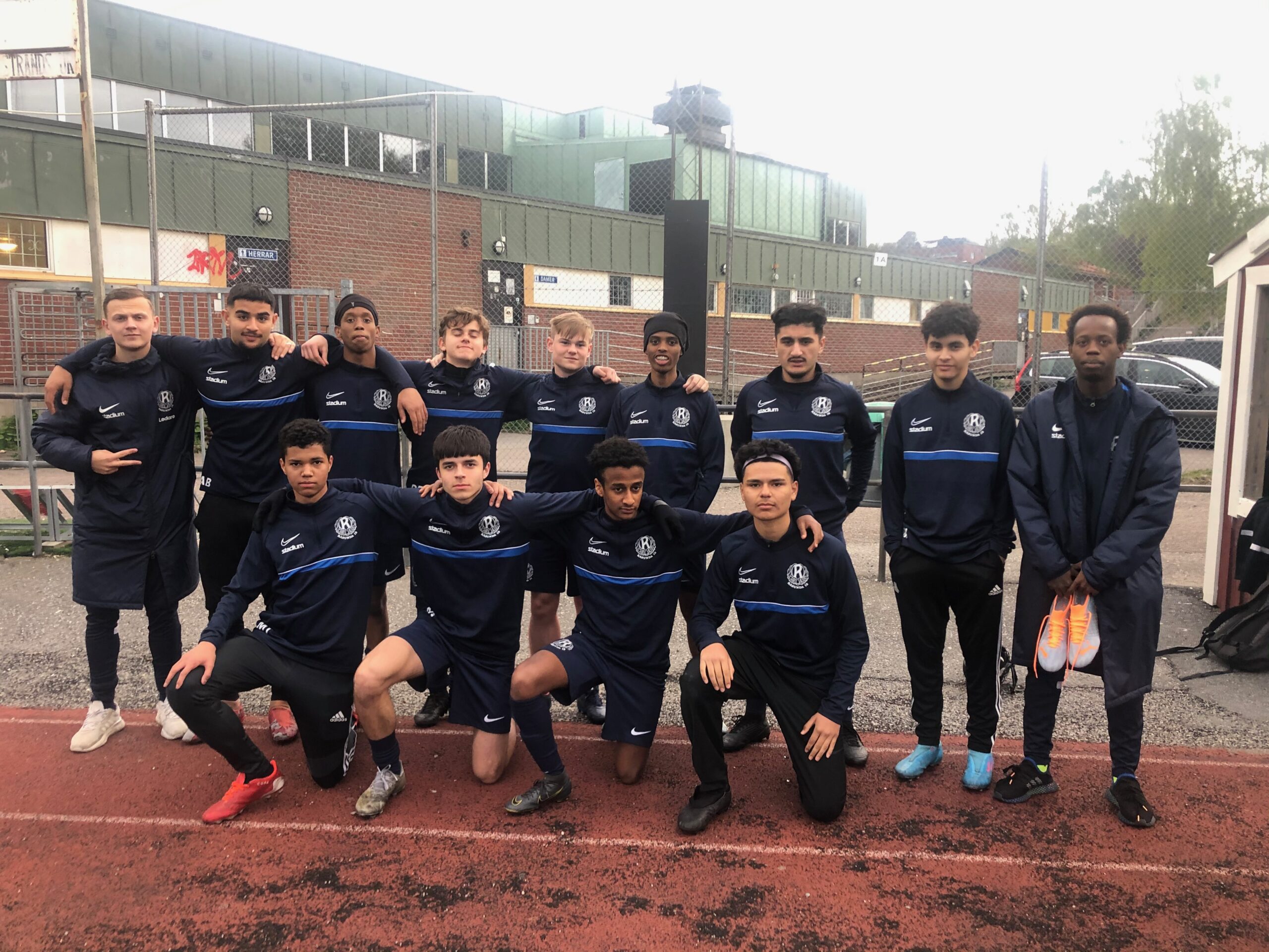 Råsunda IS U18 söker en tränare som vågar drömma